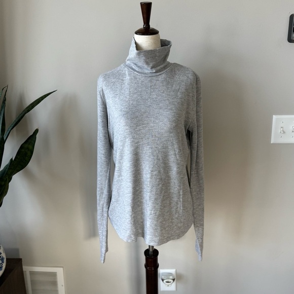 Alo EMBRACE LONG SLEEVE with Open Back  - Athletic Heather Grey / M - Picture 2 of 9